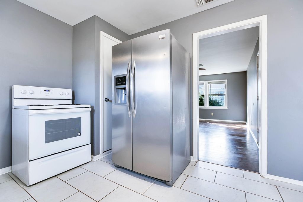 Image 9 of property listing at 1951 Guadalupe Street, San Angelo, TX 76901
