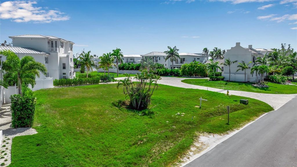 Image 5 of property listing at 610 HIBISCUS WAY, Longboat Key, FL 34228