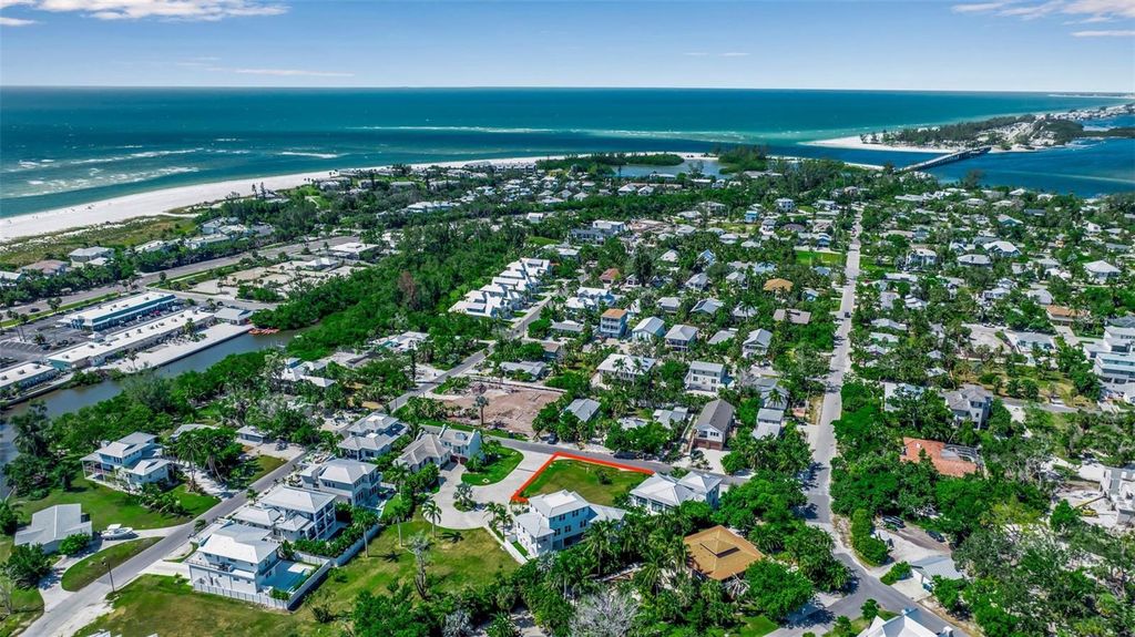 Image 7 of property listing at 610 HIBISCUS WAY, Longboat Key, FL 34228