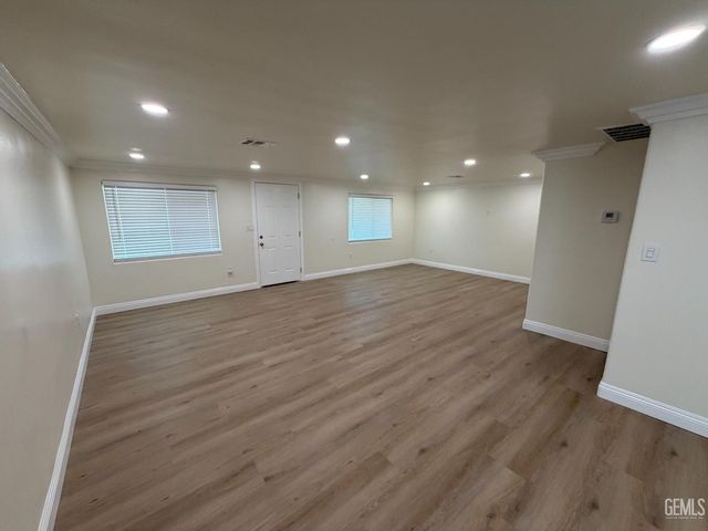 729 Sterling Road, Bakersfield, CA 93306