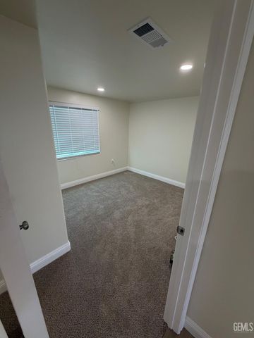 729 Sterling Road, Bakersfield, CA 93306