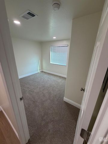 729 Sterling Road, Bakersfield, CA 93306