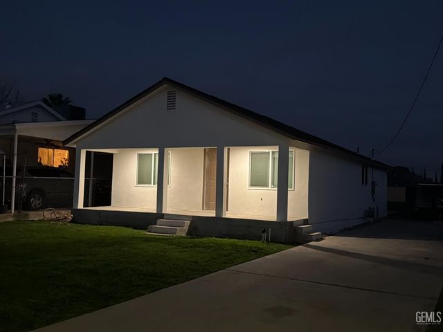729 Sterling Road, Bakersfield, CA 93306