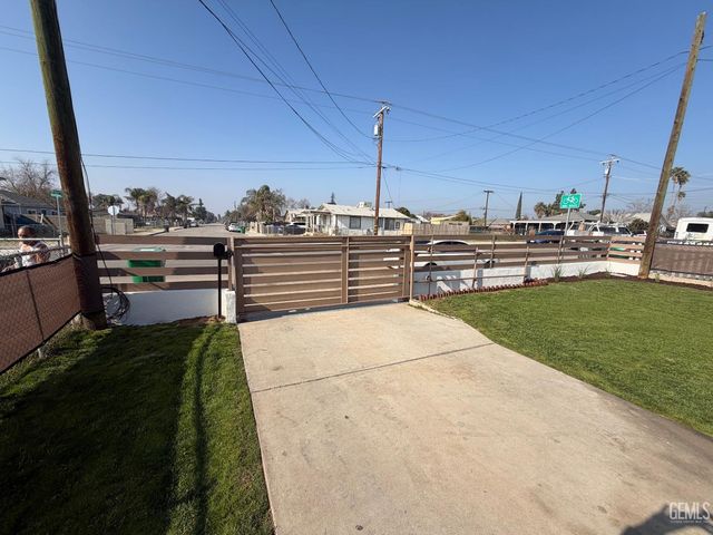 729 Sterling Road, Bakersfield, CA 93306