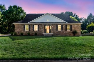 915 Barrington Drive NE, Lenoir, NC 28645
