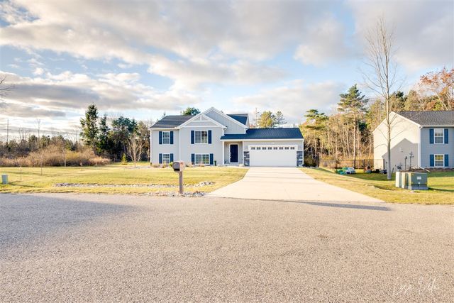 1309 Waterpoint Court, Whitehall, MI 49461