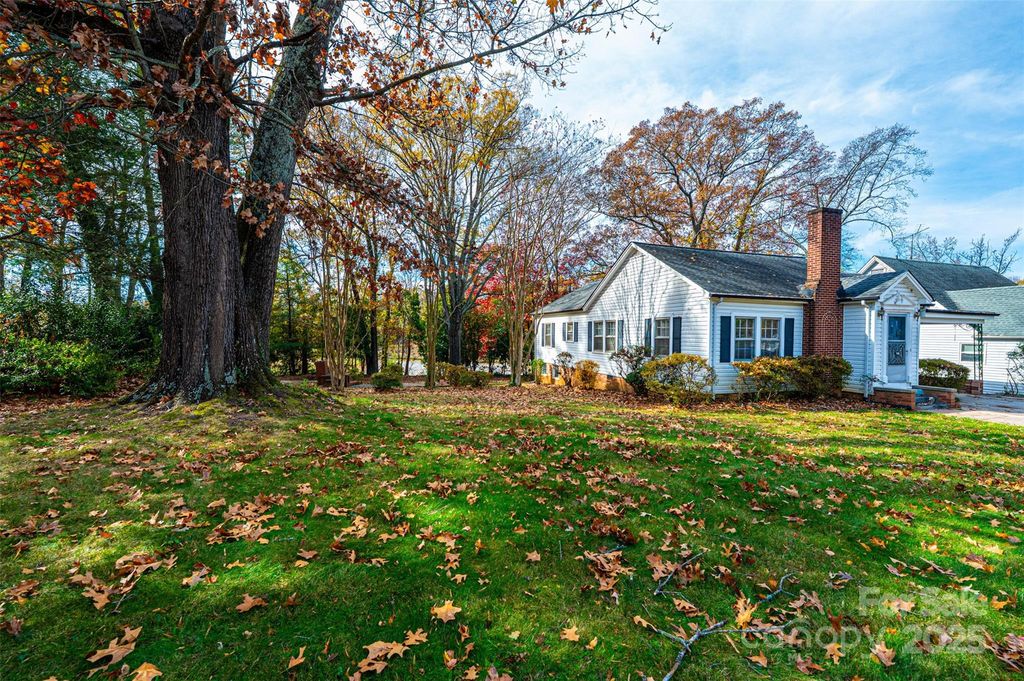 538 Salisbury Road, Statesville, NC 28677