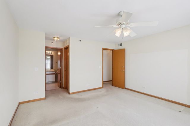 7450 N Waukegan Road 505, Niles, IL 60714