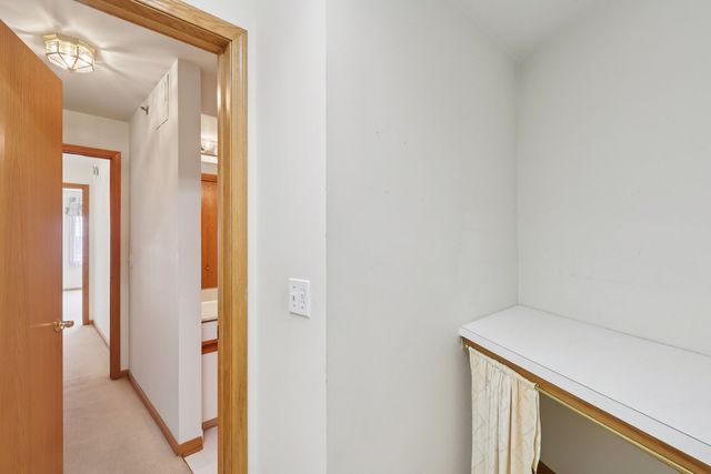 7450 N Waukegan Road 505, Niles, IL 60714