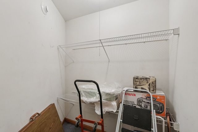 7450 N Waukegan Road 505, Niles, IL 60714