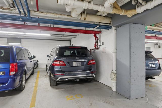 7450 N Waukegan Road 505, Niles, IL 60714