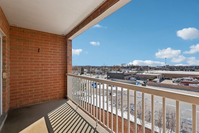 7450 N Waukegan Road 505, Niles, IL 60714