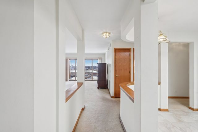 7450 N Waukegan Road 505, Niles, IL 60714