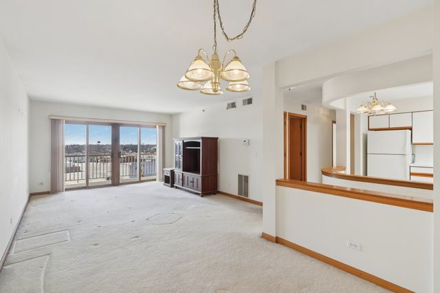 7450 N Waukegan Road 505, Niles, IL 60714