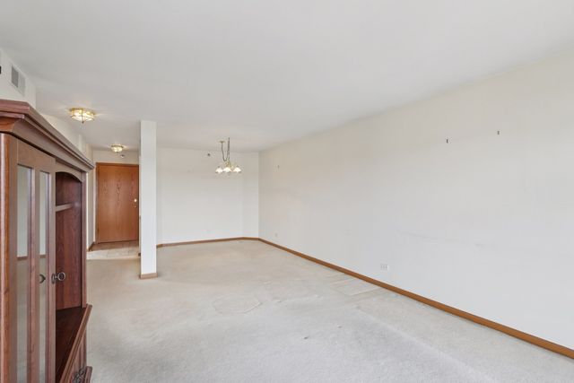 7450 N Waukegan Road 505, Niles, IL 60714