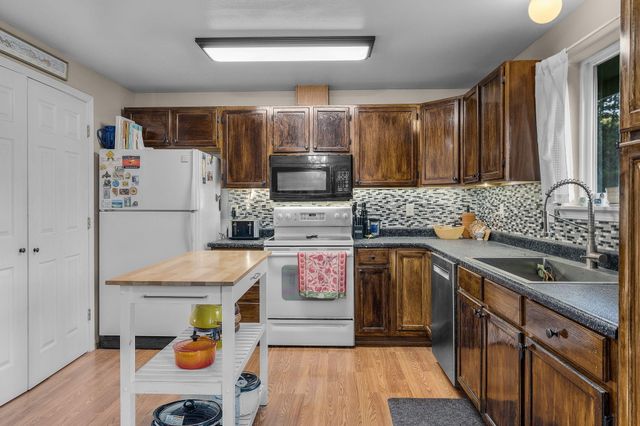 3248 SW Salmon Avenue, Redmond, OR 97756