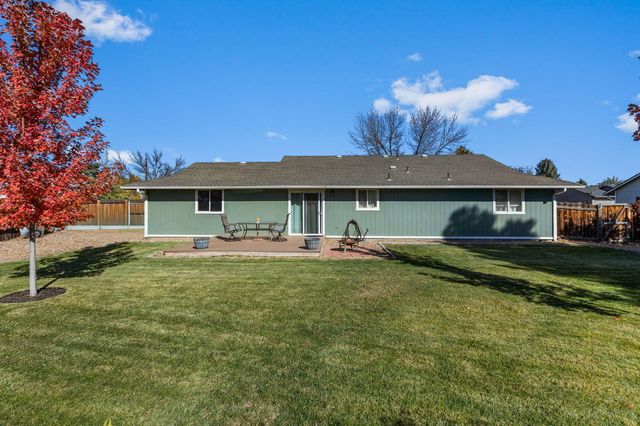 3248 SW Salmon Avenue, Redmond, OR 97756