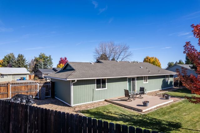 3248 SW Salmon Avenue, Redmond, OR 97756