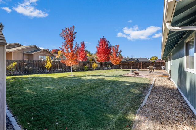 3248 SW Salmon Avenue, Redmond, OR 97756