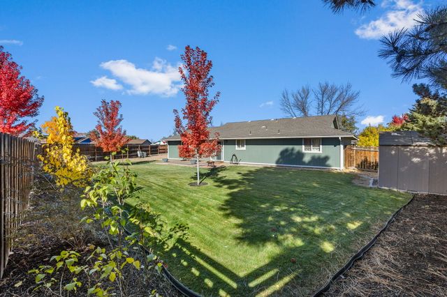 3248 SW Salmon Avenue, Redmond, OR 97756