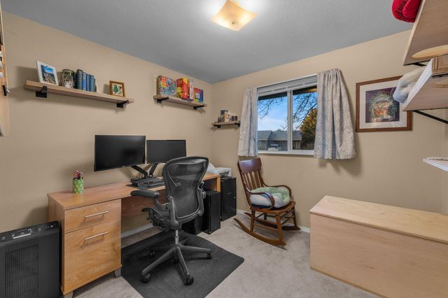 3248 SW Salmon Avenue, Redmond, OR 97756