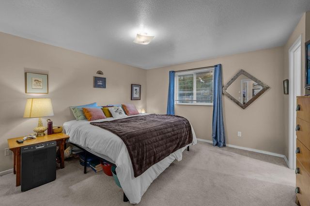 3248 SW Salmon Avenue, Redmond, OR 97756