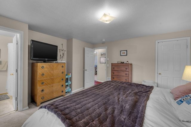 3248 SW Salmon Avenue, Redmond, OR 97756