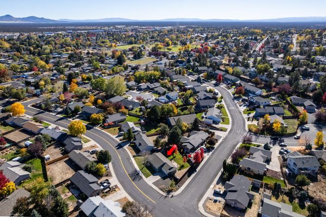 3248 SW Salmon Avenue, Redmond, OR 97756