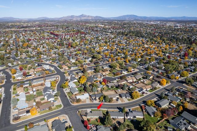 3248 SW Salmon Avenue, Redmond, OR 97756