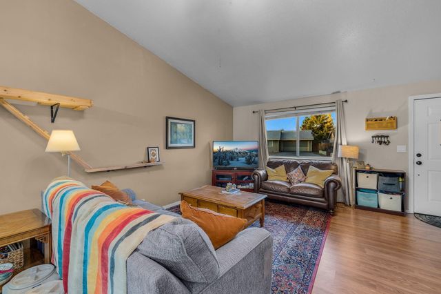 3248 SW Salmon Avenue, Redmond, OR 97756