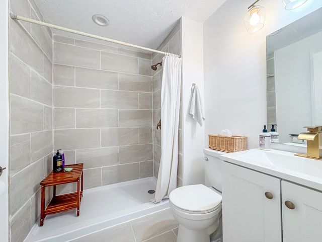 114 Graham Hill Dr, Hanover, MA 02339