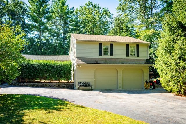 114 Graham Hill Dr, Hanover, MA 02339