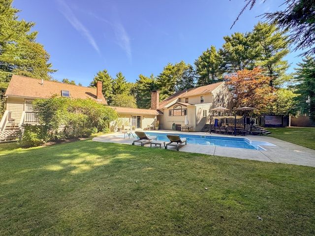 114 Graham Hill Dr, Hanover, MA 02339