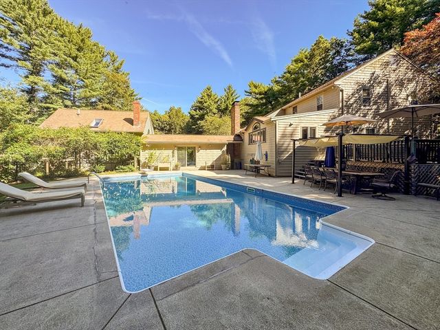 114 Graham Hill Dr, Hanover, MA 02339