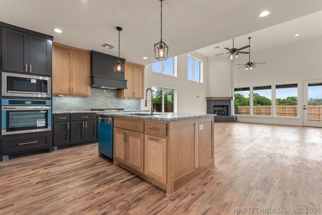 2402 E Northampton Street, Broken Arrow, OK 74014