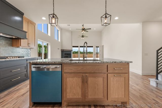 2402 E Northampton Street, Broken Arrow, OK 74014