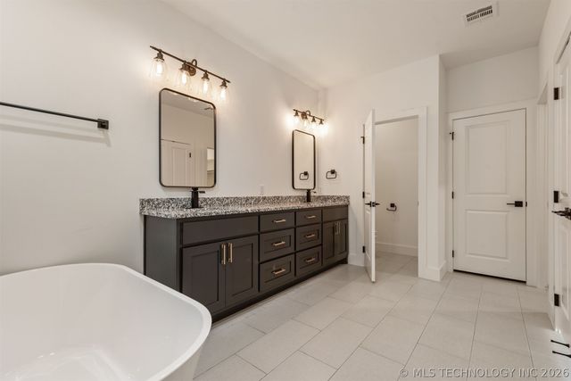 2402 E Northampton Street, Broken Arrow, OK 74014