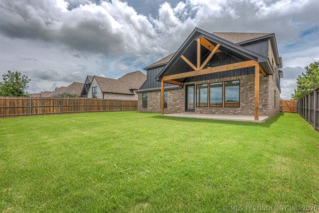 2402 E Northampton Street, Broken Arrow, OK 74014