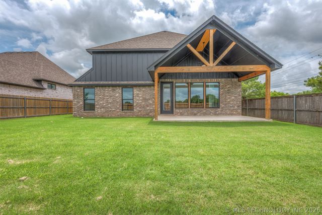 2402 E Northampton Street, Broken Arrow, OK 74014