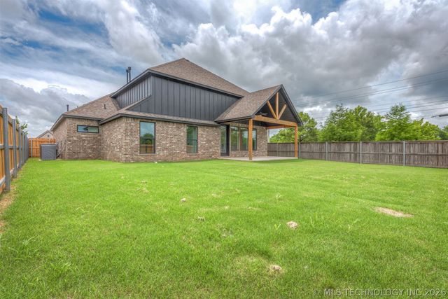 2402 E Northampton Street, Broken Arrow, OK 74014