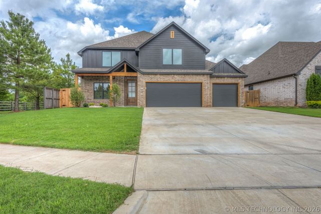 2402 E Northampton Street, Broken Arrow, OK 74014