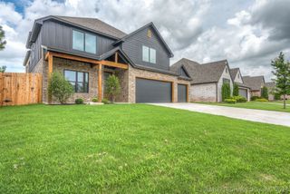 2402 E Northampton Street, Broken Arrow, OK 74014