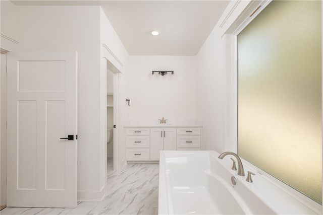 9 Cockerham Lane, Bella Vista, AR 72714