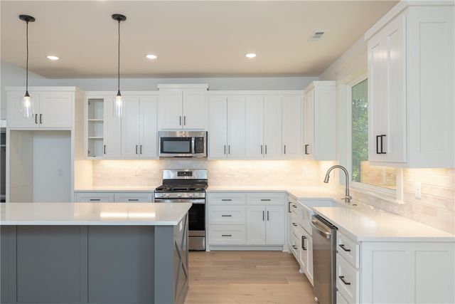 9 Cockerham Lane, Bella Vista, AR 72714