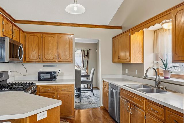 5785 Yucca Lane N, Plymouth, MN 55446