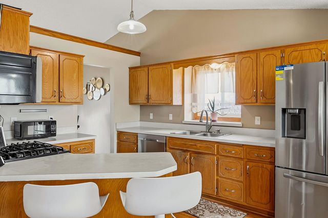 5785 Yucca Lane N, Plymouth, MN 55446