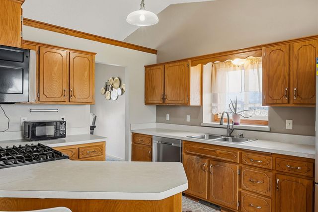 5785 Yucca Lane N, Plymouth, MN 55446