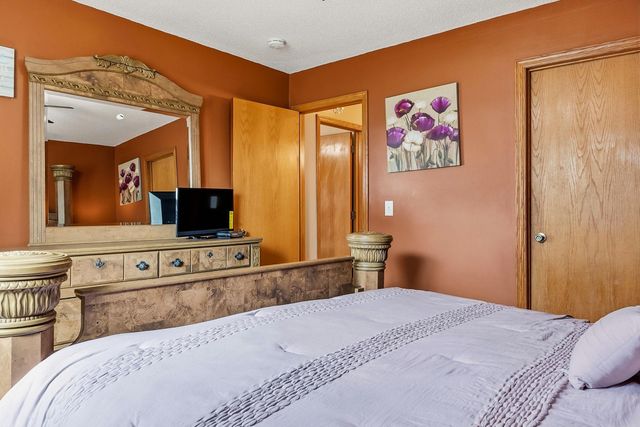 5785 Yucca Lane N, Plymouth, MN 55446