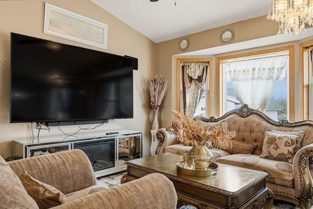 5785 Yucca Lane N, Plymouth, MN 55446