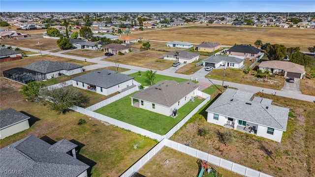 322 NE 20th TER, Cape Coral, FL 33909